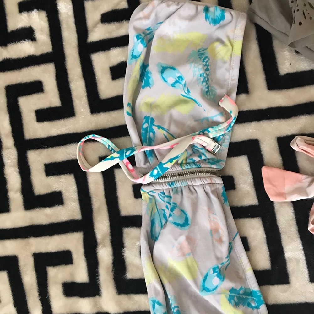 Bathing suits - Picture 5 of 5